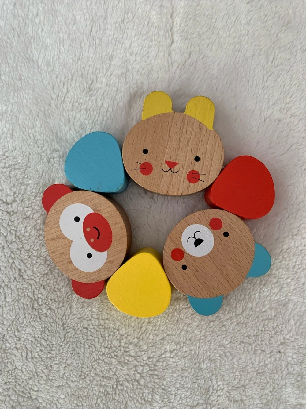 Petit Collage Wooden Grasping Ring